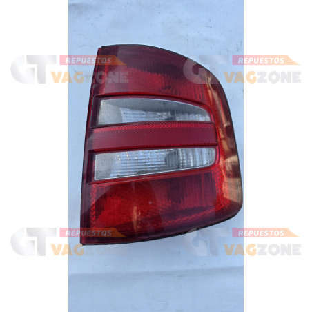 foco trasero rh Škoda fabia 2010
