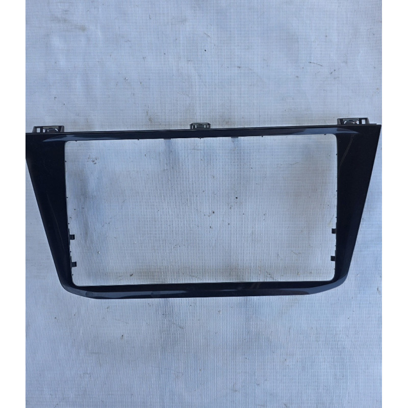 bisel radio Vw Tiguan 5NA858071E