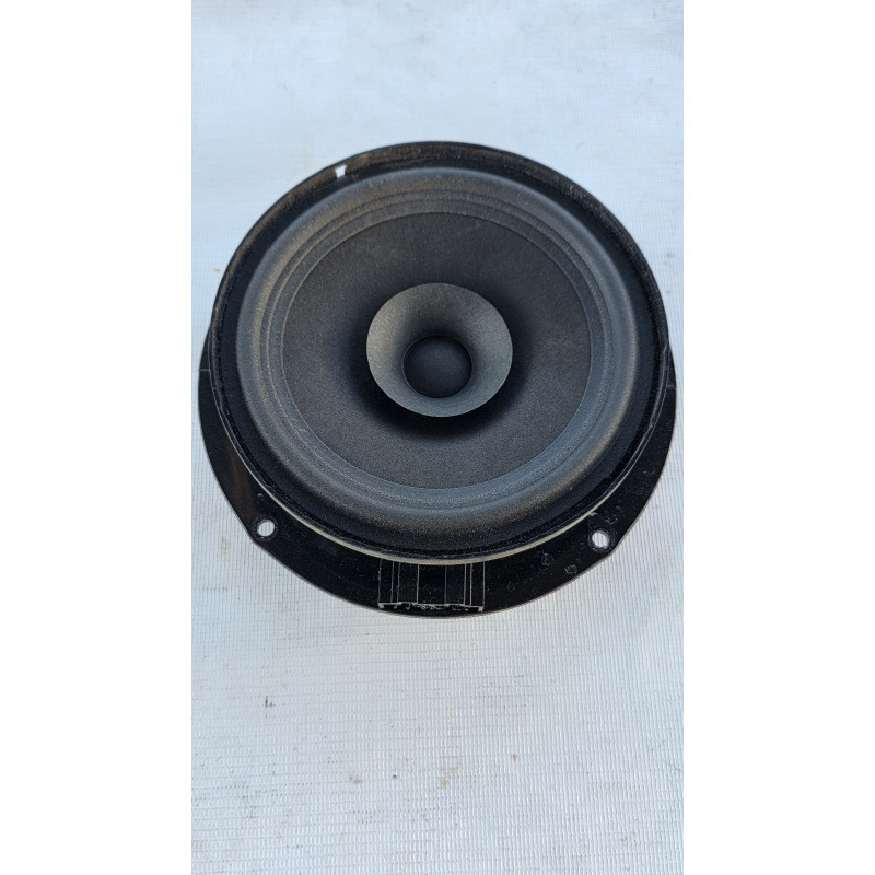 parlante puerta trasera vw amarok