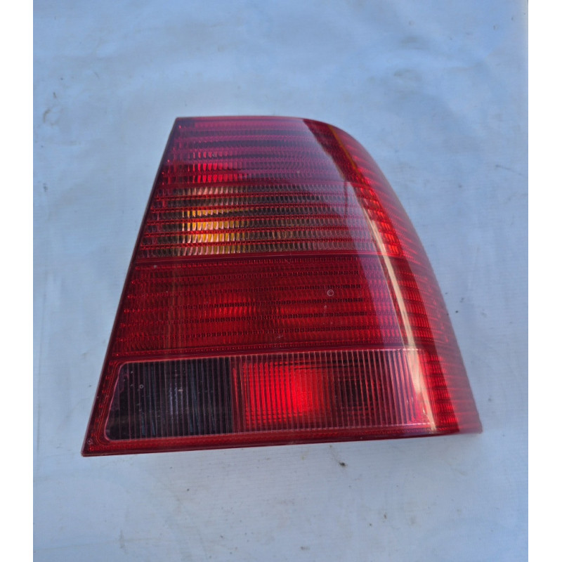 foco trasero rh vw bora mk4 2002