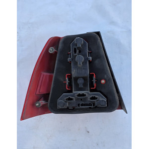 foco trasero rh vw bora mk4 2002