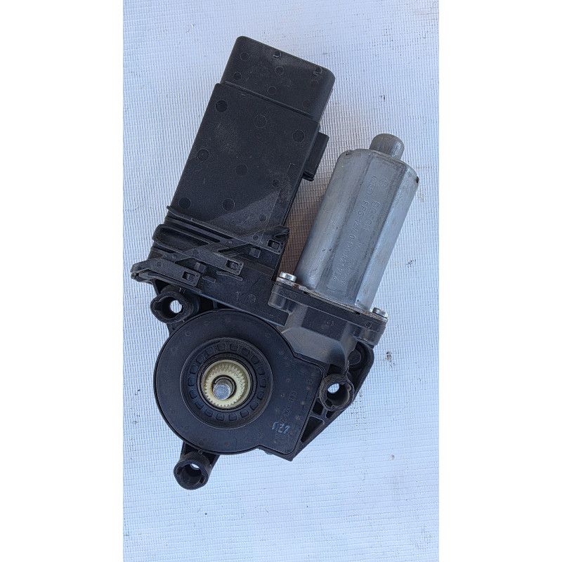 Motor alzavidrio delantero lh golf bora mk4